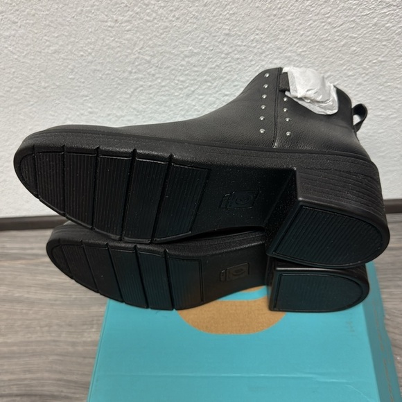 Bzees Women's Other Half Bootie - Picture 6 of 6